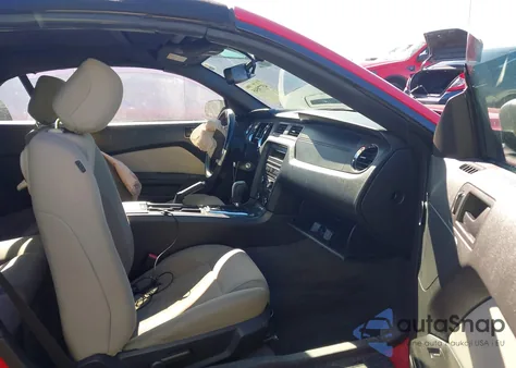 2014 Ford Mustang V6 из США, поврежденный, VIN 1ZVBP8EM3E5311377